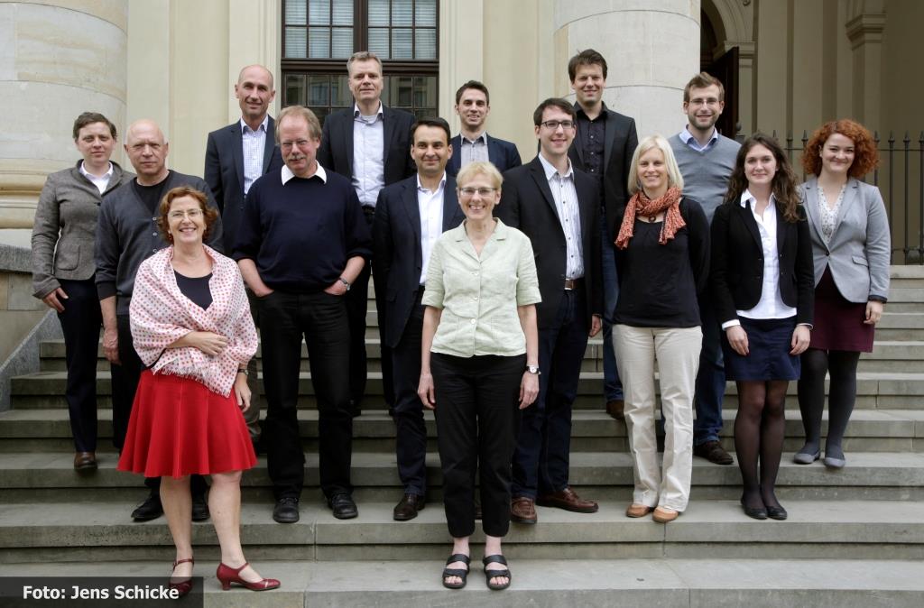 Die Mitglieder und MitarbeiterInnen der Kommission (Foto: Jens Schicke)