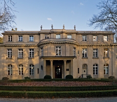 Ansicht Haus der Wannseekonferenz (Foto: A.Savin/Wikipedia)