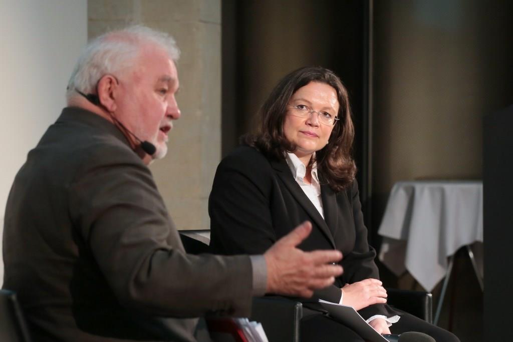 Ministerin Andrea Nahles mit Prof. Dr. Jürgen Kocka (Foto: Tom Maelsa)