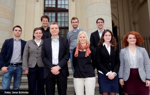 Die Mitglieder und MitarbeiterInnen der Kommission (Foto: Jens Schicke)